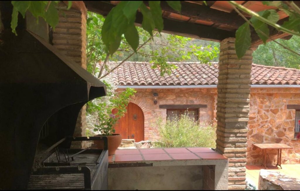 Cal Manyà - Encantadora Casa Rural con Piscina Natural en Susqueda, Girona